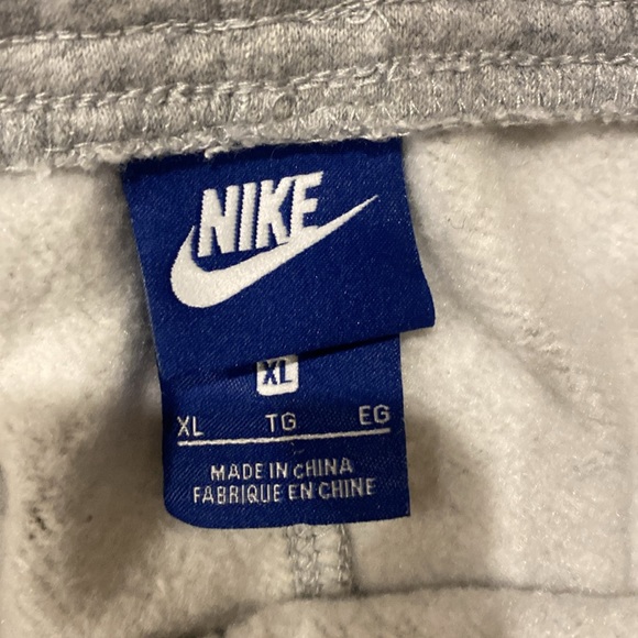 Straight leg Nike sweatpants - Extra large - brand new - Picture 2 of 3